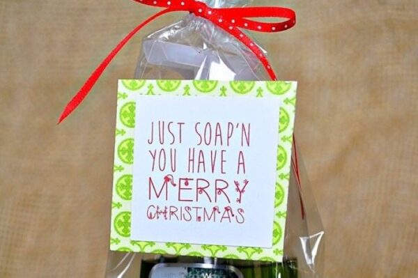 40 Easy DIY Christmas Gifts for 2020 - Perfect Neighbor Gifts! | The ...