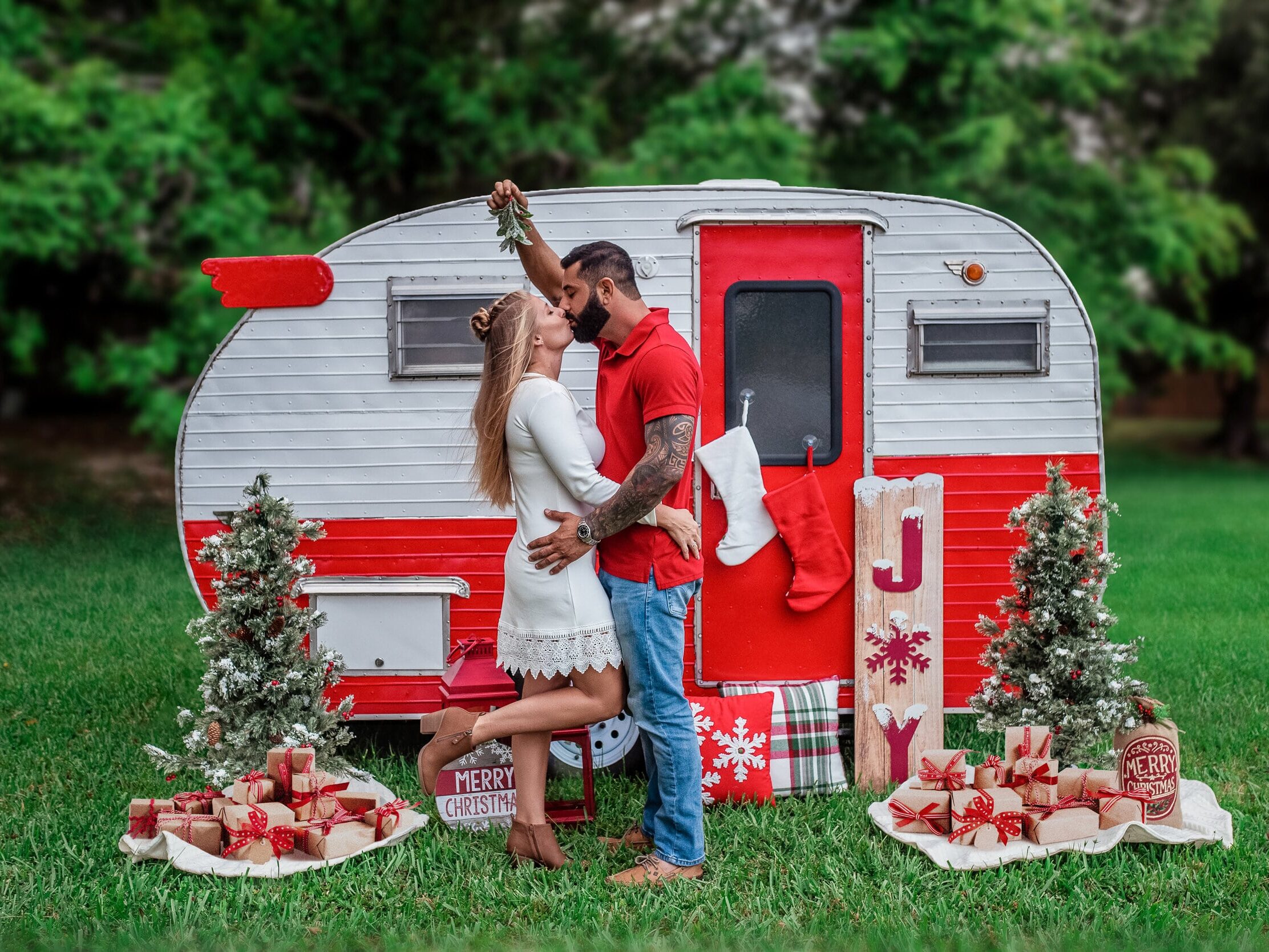 Family Christmas card ideas that show a mini camper and mistletoe | The Dating Divas
