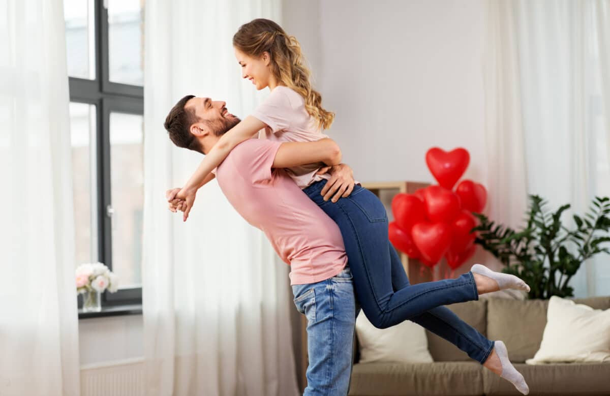100 Romantic Valentine's Day Ideas 2022 | The Dating Divas